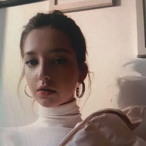 Meet your Posher, Clare lyons